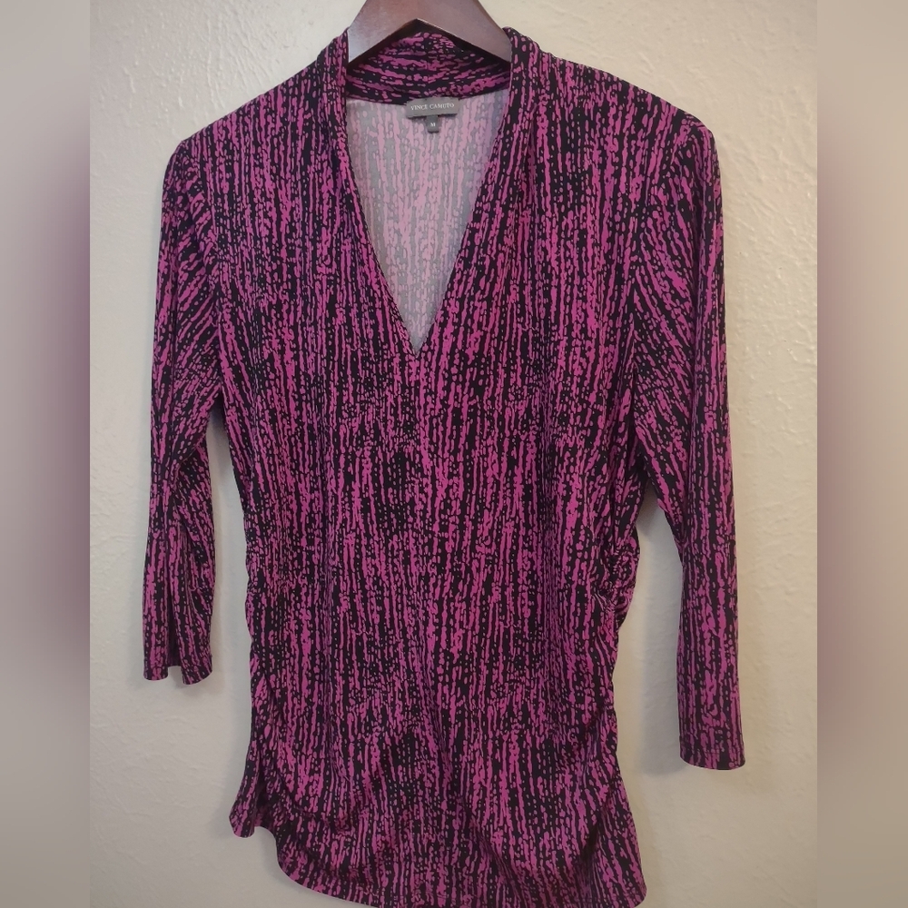 Vince Camuto Fuchsia Black Abstract Ruched Sides Stretch V-Neck 3/4 Sleeve Top - Picture 4 of 13